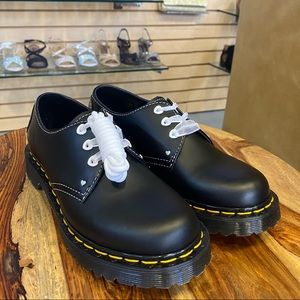 *NEW* Dr. Martens 1461 Hearts (26682001)